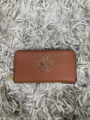 TORY BURCH ZIPPER WALLET ( BROWN )