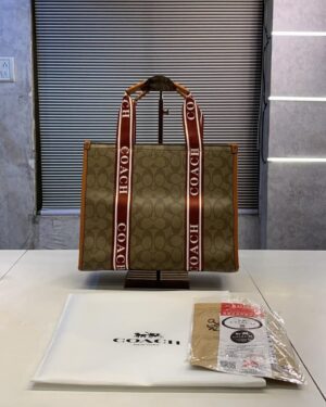 COACH TOTE BAG ( LIGHT BROWN )